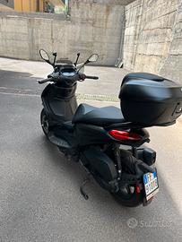 Beverly 300 2025