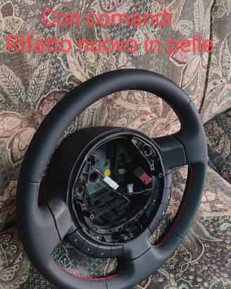 Volante in pelle cuciture rosse Fiat idea comandi 