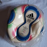 Pallone Adidas calcio