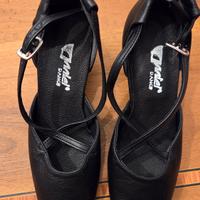 Scarpe danza con tacco basso