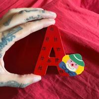 Lettera A decorativa in legno