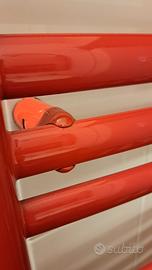 termoarredo e scarpiere rosso