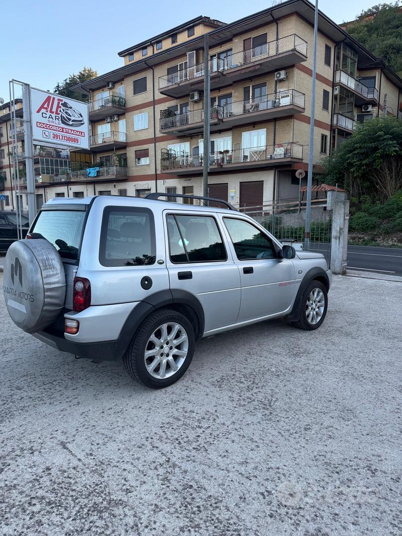 Land Rover Freelander 2004 photo 4