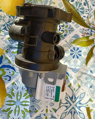 pompa di scarico per lavatrice indesit EWC 61051 W