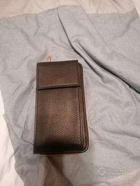 Portafoglio con porta cellulare