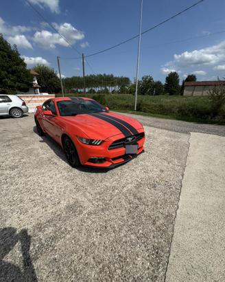Ford Mustang (no superbollo)