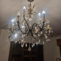 lampadario a gocce di cristallo