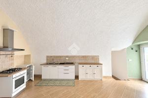 2 LOCALI A CORTE FRANCA