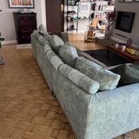 Divano con chaiselong verde