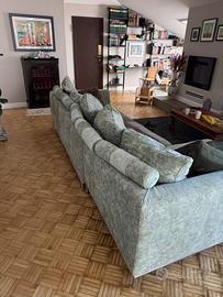 Divano con chaiselong verde