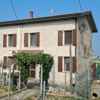 Canaro, casa libera su 3 lati con garage doppio