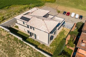 PORZIONE DI TRIFAMILIARE A VEZZANO SUL CROSTOLO