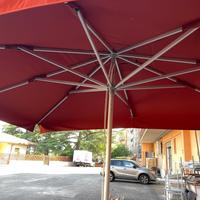 Ombrellone per giardino o mercato