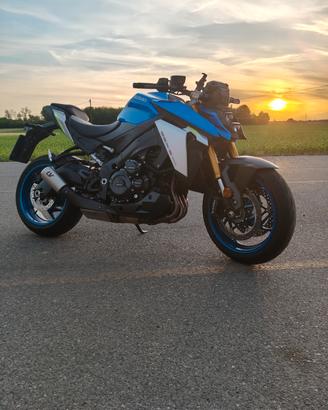 Suzuki gsx s 1000