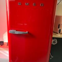 SMEG FAB28 rosso anni ’50 – frigorifero design vin