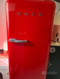 SMEG FAB28 rosso anni ’50 – frigorifero design vin