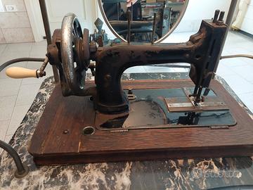 macchina per cucire da tavolo con manovella