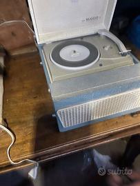 Giradischi portatile vintage M. Franchi “Nuccio/A”