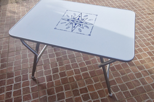 Tavolino pieghevole per barca