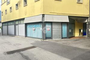 NEGOZIO A DARFO BOARIO TERME