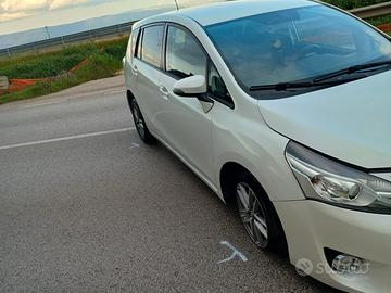 Toyota Verso incidentata
