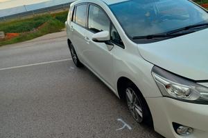 Toyota Verso incidentata