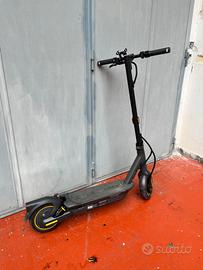 Monopattino elettrico ninebot g2 max