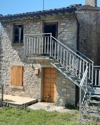 Immobile in pietra con terreno