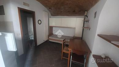 MONOLOCALE A PERUGIA