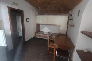 MONOLOCALE A PERUGIA