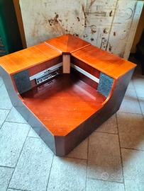 angolo vintage con radio e luce