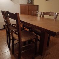 Tavolo con sedie