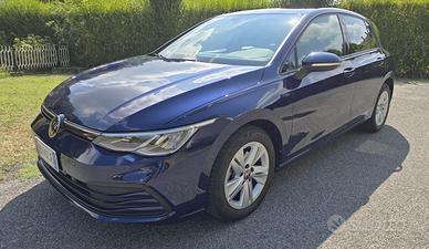 Volkswagen Golf 8 1.0 eTsi 110cv Dsg Life