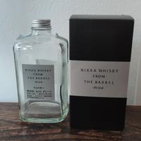 Bottiglia vuota di whisky giapponese Nikka 