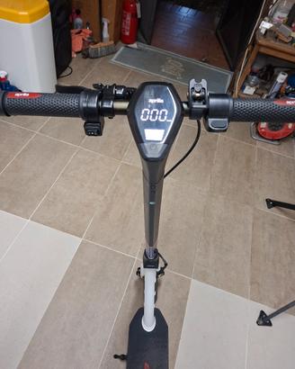 Monopattino Aprilia esr2 