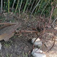 Aratro antico in ferro