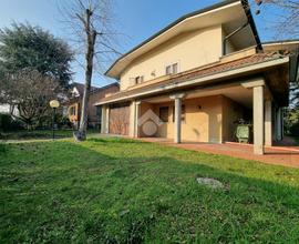 VILLA SINGOLA A BORGO VIRGILIO