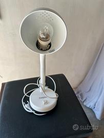 LAMPADA PIEGHEVOLE DA COMODINO DI COLOR BIANCO