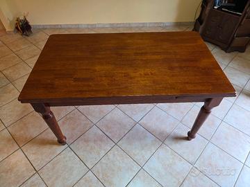 Tavolo da cucina in legno allungabile