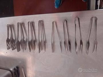 Forchettoni cucchiai mestoli e strumenti da cucina