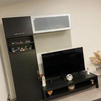 Parete attrezzata con tavolino