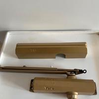 Chiudiporta automatico Yale