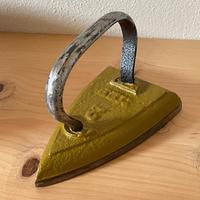 Ferro da stiro Vintage in ghisa