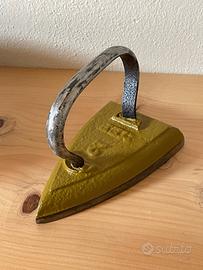 Ferro da stiro Vintage in ghisa