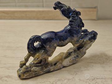 Scultura Cavallo Rampante in Lapislazzuli Naturale