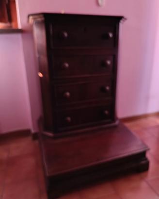 Inginocchino in noce del 700