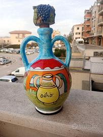 Anfora di terracotta dipinta a mano