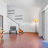 Villino con doppio giardino su via dell'Ariete