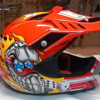casco , stivali e protezioni 