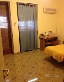 Stanza singola o posti letto in via Ofelia
